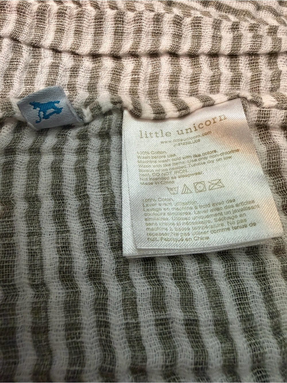 Little Unicorn Muslin baby blanket - Picture 2 of 3